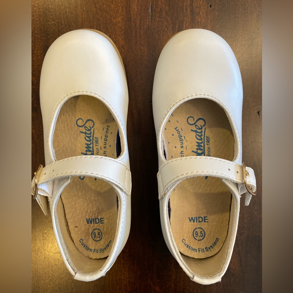 9.5W Footmates -White Mary Janes VGUC